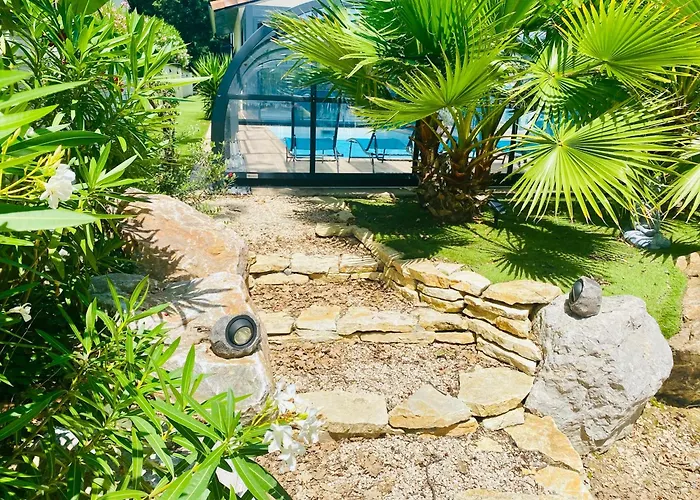 Cocon Champetre Avec Jacuzzi Апартаменты *