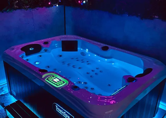 Апартаменты Cocon Champetre Avec Jacuzzi *